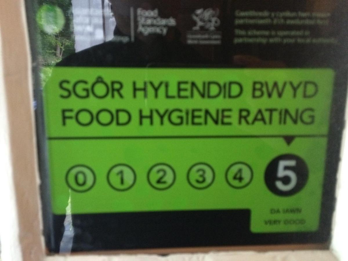 Grapes Hotel, Bar & Restaurant Snowdonia Nr Zip World Blaenau Ffestiniog Εξωτερικό φωτογραφία