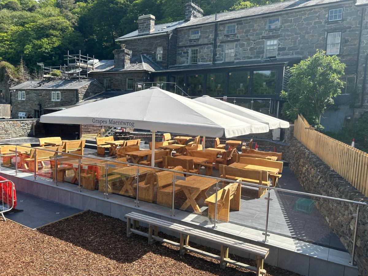 Grapes Hotel, Bar & Restaurant Snowdonia Nr Zip World Blaenau Ffestiniog Εξωτερικό φωτογραφία